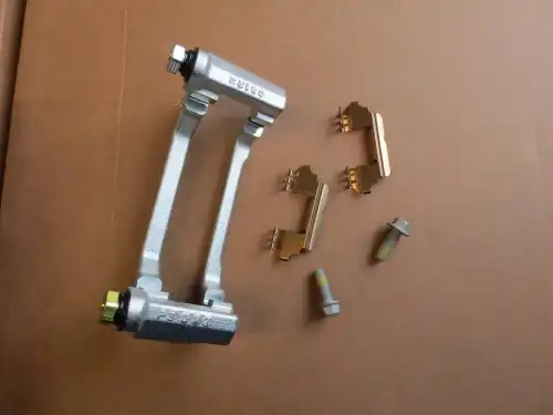 СКОБА ПЕРЕДНЕГО ЛЕВОГО ТОРМОЗНОГО СУППОРТА 1014022264 GEELY